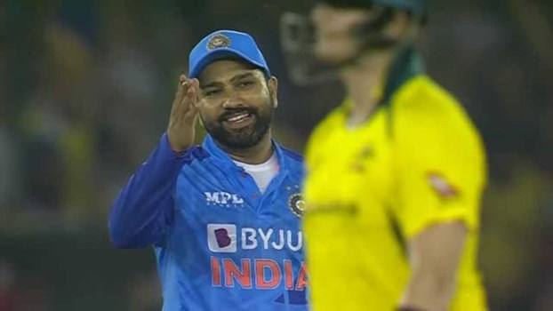 Ind vs Aus: स्टीव स्मिथ की बेईमानी पर वायरल हुआ रोहित शर्मा का रिएक्शन - Video