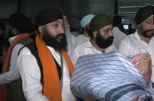 अफगानिस्तान से भारत आया सिखों का जत्था, बताया - जबरदस्ती काटे गए बाल