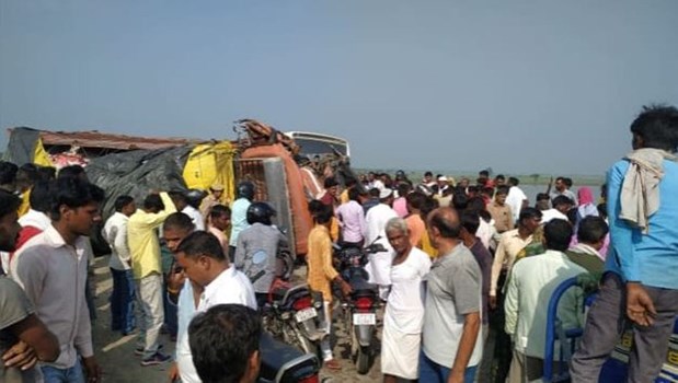 Lakhimpur Kheri में भीषण सड़क हादसा, बस और ट्रक की टक्कर में 8 लोगों की मौत, 20 घायल