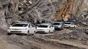 Uttarakhand: गंगोत्री और यमुनोत्री हाईवे पर वाहनों की आवाजाही शुरू