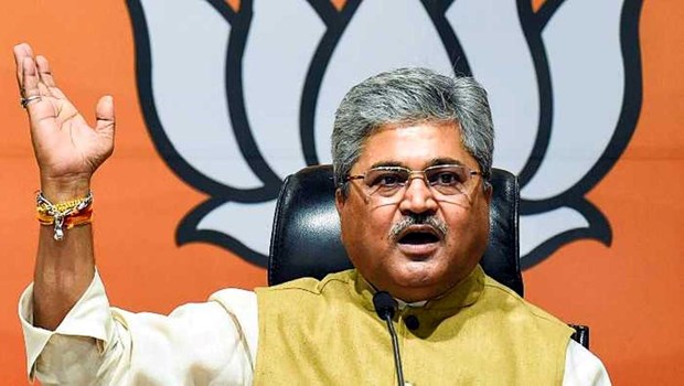 प्रभारी दुष्यंत गौतम ने दिया विवादित बयान, कहा- लड़कियां छेड़ते हैं कांग्रेसी 