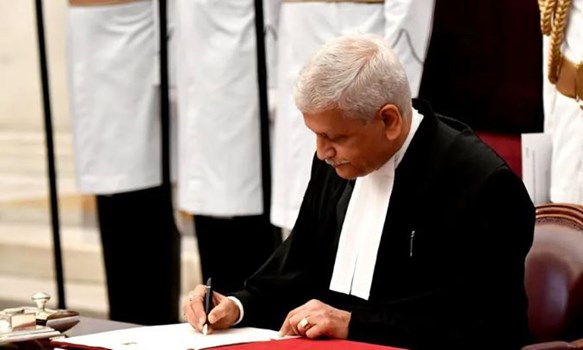 Supreme Court: CJI यू यू ललित छुट्टी के दिन भी क्यों कर रहे हैं काम?