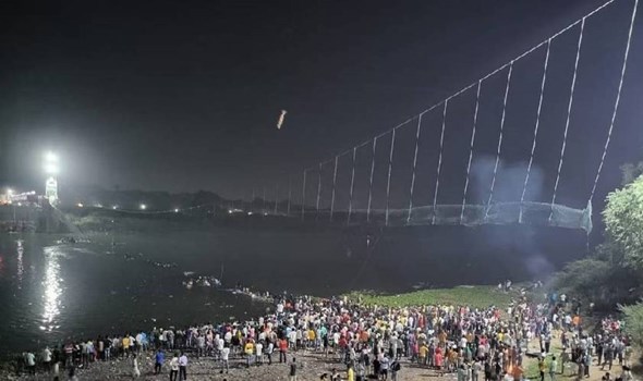 Gujarat: मोरबी हादसे में 132 लोगों की मौत, पीएम मोदी ने रद्द किया रोड शो