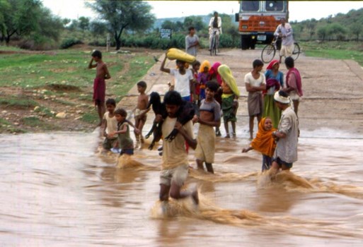 CSE Report: 100 साल बाद बदला मौसम का मिजाज, प्राकृतिक आपदाओं से जूझ रहा 2022