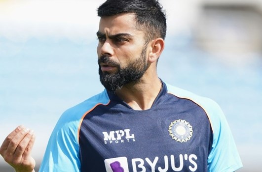 विराट कोहली पर लगा फेक फिल्डिंग का आरोप