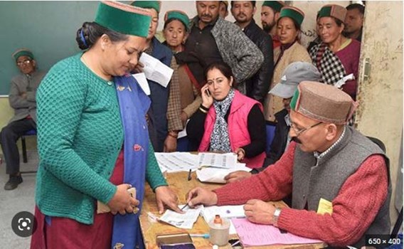 Himachal Pradesh Election: शिमला में कांग्रेस और भाजपा में होर्डिंग वार, नया चुनावी नारा आया सामने