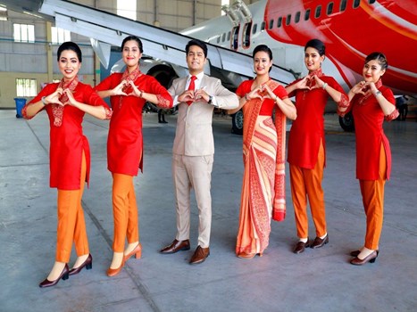 एयर इंडिया टेकओवर के बाद मेकओवर शुरू, भारतीय परिधान में होनी चाहिए अटेंडेंट 
