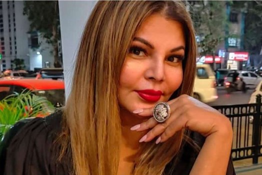 मुसीबत में फंसीं‘ड्रामा क्वीन’: राखी सावंत को मुंबई पुलिस ने हिरासत में लिया, वजह हैं शर्लिन चोपड़ा