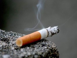 सिगरेट के धुएं से छल्ले बनाने वाले हो जाएं सावधान, भारी पड़ सकता है इसका अंजाम!