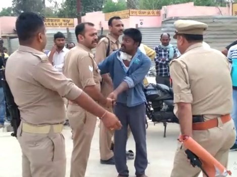 Uttar Pradesh:कैदी का हाई वोल्टेज ड्रामा, एनकाउंटर के डर से बोला- लिखकर दो गोली नहीं मारोगे..
