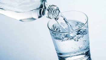 क्या आप भी बिना धोए गिलास से पीते हैं बार बार पानी, तो हो जाएं सतर्क!