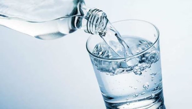 क्या आप भी बिना धोए गिलास से पीते हैं बार बार पानी, तो हो जाएं सतर्क!