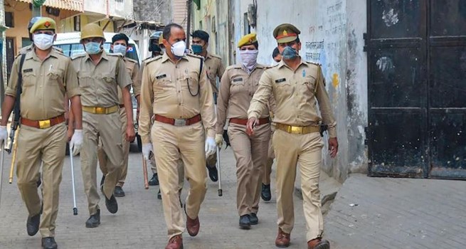 पुलिस अधिकारी और कांस्टेबल के जूतों में होता है इस रंग का फर्क, ऐसे पहचानें 