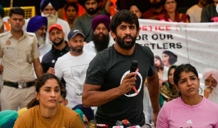 जंतर मंतर से लौटे पहलवानों ने  गंगा में मेडल बहाने का किया फैसला, इंडिया गेट पर करेंगे आमरण अनशन