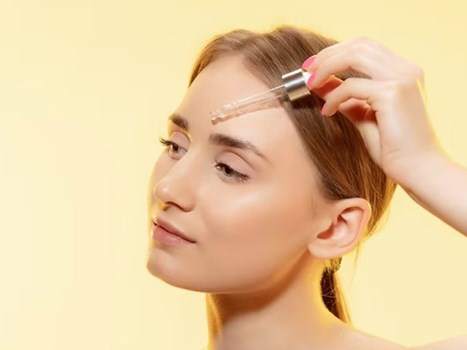 स्किन को सॉफ्ट और ग्लोइंग बनाने के लिए इस्तेमाल करें Vitamin C Serum, त्वचा पर लगाएं ऐसे 
