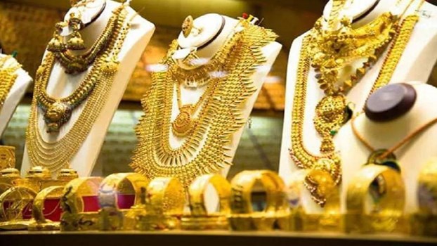 GOLD PRICE UPDATE:सोने के दाम में आई जबरदस्त गिरावट, खरीदने में बिल्कुल भी ना करें देरी...