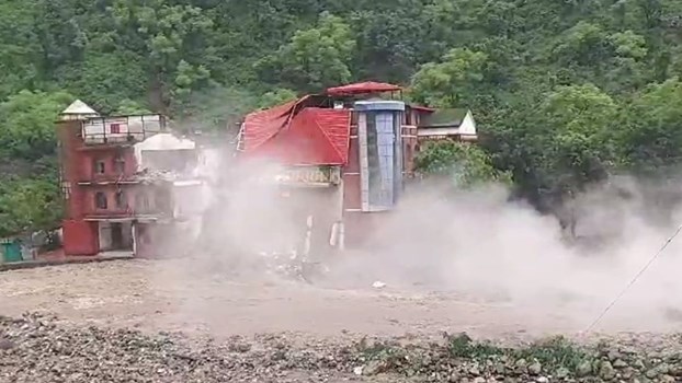 Uttarakhand:लगातार बारिश से तीसरे दिन भी रेड अलर्ट, देहरादून डिफेंस कॉलेज की इमारत गिरी