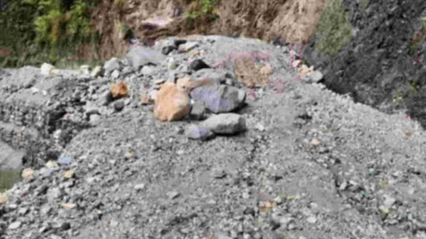 ऋषिकेश-बद्रीनाथ राष्ट्रीय राजमार्ग-58 बंद, पुरुसाडी में 250 मीटर धंसा, कई जिलों में रेड अलर्ट