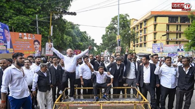 Lawyers Protest:हापुड़ में लाठीचार्ज के खिलाफ वकीलों की हड़ताल जारी, 8 सितंबर को बार काउंसिल की बैठक