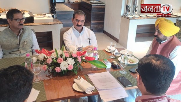 पंजाब दौरे पर सीएम सुक्खू, गोल्डन टेंपल में टेका माथा, भगवंत मान और सीएम के बीच हुई द्विपक्षीय बैठक 