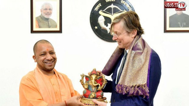 CM योगी से मिले बेल्जियम के राजदूत, डिफेंस एंड स्पेस और सेमी कंडक्टर निर्माण में दिखाई अपनी रूचि 