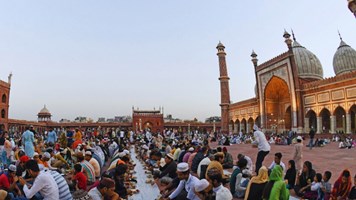 Ramadan: भारत में आज देखा जायेगा रमजान का चांद, 12 मार्च को होगा पहला रोजा
