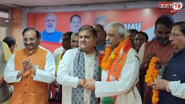 Politics:चुनाव से पहले कांग्रेस को झटका, पूर्व मंत्री दिनेश अग्रवाल ने थामा BJP का दामन