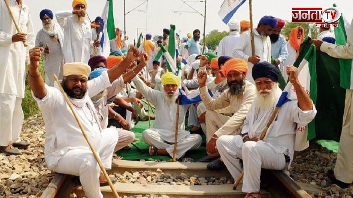 किसानों का आंदोलन जारी, 3 दिन से रेललाइन पर बैठे, लोगों की बढ़ी मुश्किलें