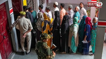 UP Elections: दूसरे चरण में आठ सीटों पर दोपहर एक बजे तक 38.57 प्रतिशत हुआ मतदान, मतदाताओं में उत्साह