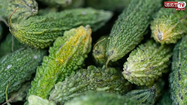 करेले की सब्जी लगती है कड़वी तो, अपनाएं ये असरदार तरीका