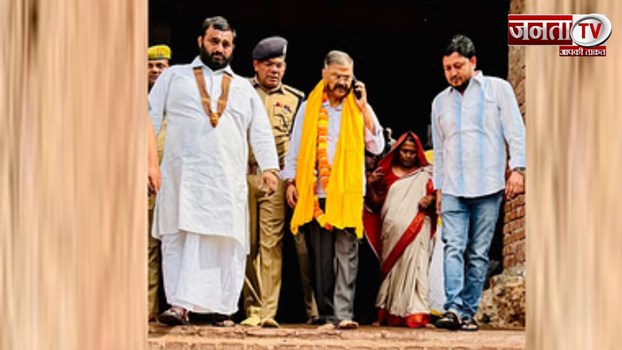 Ayodhya news : यूपी डीजीपी ने किए रामलला के दर्शन,रामनवमी मेले की तैयारियों को भी जांचा 