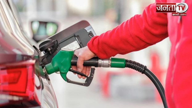पेट्रोल और डीज़ल पर एक्साइज़ ड्यूटी में दो रुपये की बढ़ोतरी, केंद्र सरकार का बड़ा फैसला 