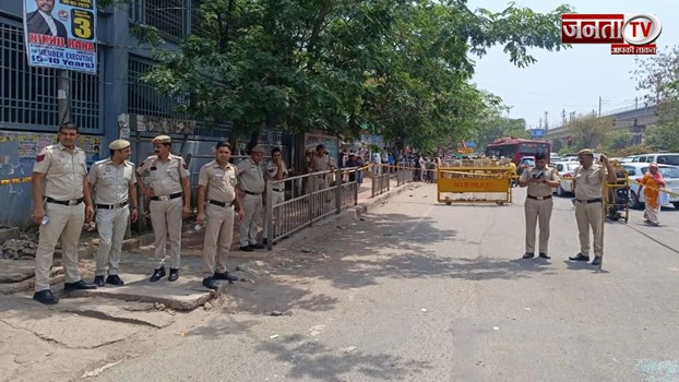 Delhi: छतरपुर मेट्रो स्टेशन के पास गोलीबारी की घटना, एक घायल, पुलिस मौके पर पहुंची