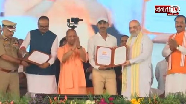 UP: लखनऊ पहुचें गृहमंत्री अमित शाह, नवचयनित सिपाहियों को सौंपे नियुक्ति पत्र, दी शुभकामनाएं 