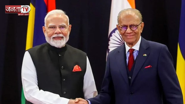 काशी पहुचें पीएम मोदी, मॉरीशस के प्रधानमंत्री से की मुलाकात, द्विपक्षीय मुद्दों पर करेंगे बात
