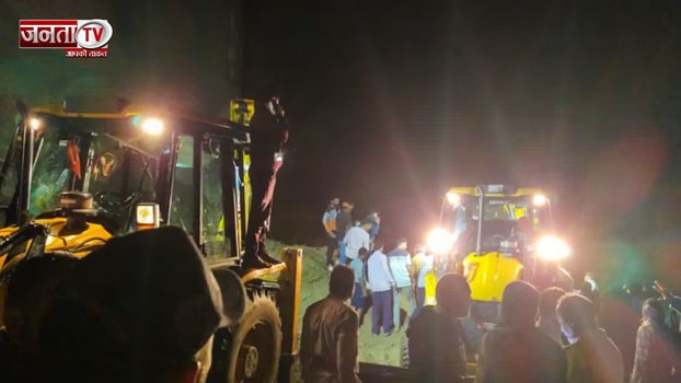 हिमाचल में भूस्खलन ने मचाई तबाही, बस पर गिरा मलबा, 15 लोगों की दर्दनाक मौत