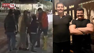 पूर्व विधायक के बेटे की गुंडई, अफसर को धमकाते हुए तान दी पिस्टल, वायरल हो रहा Video