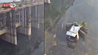 UP: लखीमपुर खीरी में भीषण हादसा, नहर में गिरी कार, 5 लोगों की हुई मौ*त