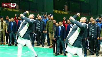 बैडमिंटन कोर्ट में CM धामी का दिखा अलग अंदाज, फिट और फोकस्ड रहने का दिया संदेश