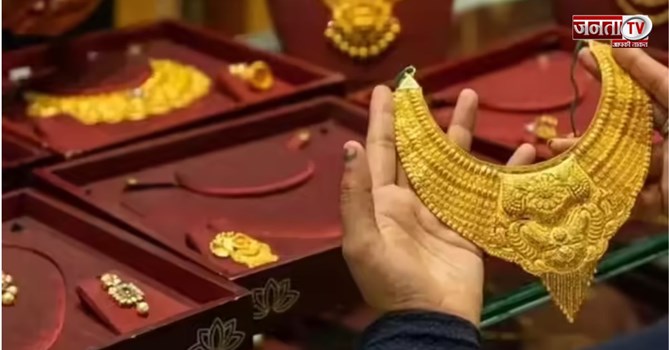 Gold Silver की कीमतों में 26 फरवरी को गिरावट, चेक करें आज के 24K, 22K, 18K सोने का भाव