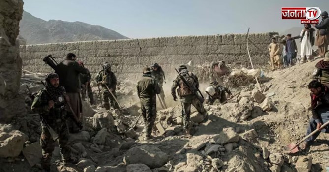 अफगानिस्तान के हमले से बौखलाया पाकिस्तान, रक्षा मंत्री आसिफ ने खुली जंग का किया ऐलान