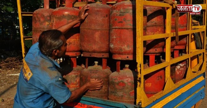 हरियाणा में LPG संकट! OTP ठप, गुरुग्राम के क्लाउड किचन बंद; मुरथल ढाबों में महंगाई की आहट