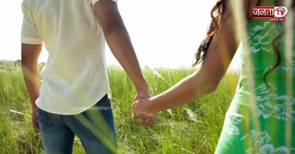 Uttarakhand: प्रेमी के साथ संबंध बना रही थी बहू... आपत्तिजनक हालत में देख चीख उठी सास