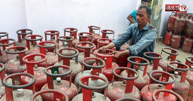 LPG Crisis: अब 14.2 किलो सिलेंडर का वजन घटेगा? ईरान तनाव के बीच सरकार का बड़ा फैसला