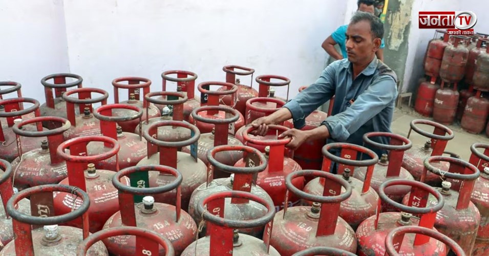 LPG Crisis: अब 14.2 किलो सिलेंडर का वजन घटेगा? ईरान तनाव के बीच सरकार का बड़ा फैसला