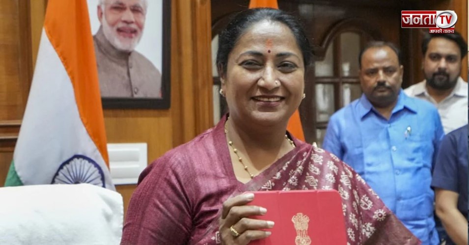 मुख्यमंत्री रेखा गुप्ता ने पेश किया 1.03 लाख करोड़ का बजट, जानिए क्या- क्या हुआ ऐलान 