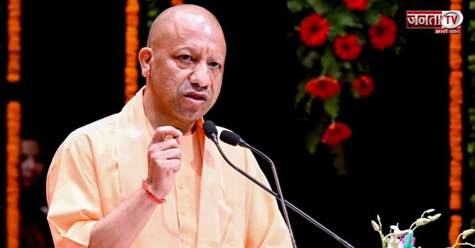 CM Yogi का बड़ा बयान, बोले-राष्ट्रीय चेतना को मजबूत करने में आकाशवाणी की ऐतिहासिक भूमिका