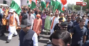 लखनऊ में निकाली गई 'जन आक्रोश महिला पद यात्रा', CM योगी भी हुए शामिल 