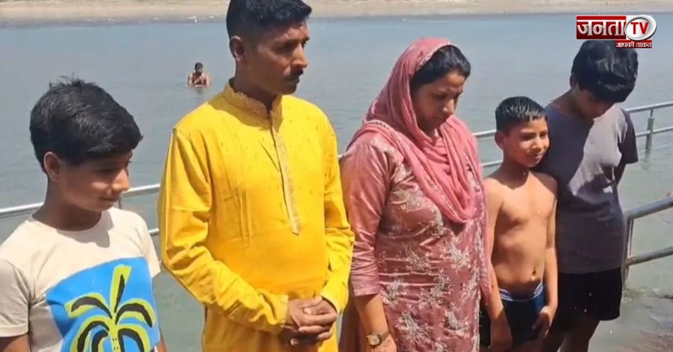 हरिद्वार में मुस्लिम परिवार के 5 सदस्यों का धर्म परिवर्तन, गंगा किनारे अपनाया हिंदू धर्म