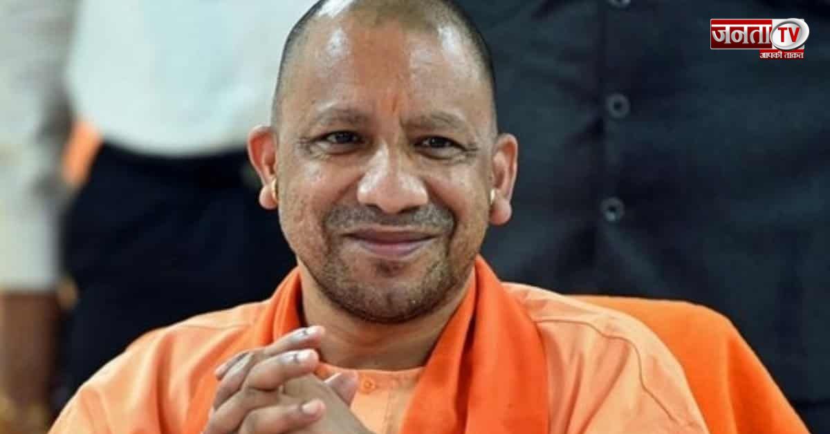 यूपी में बड़ा प्रशासनिक फेरबदल: 38 IAS अफसरों के तबादले, 8 जिलाधिकारियों की बदली 
